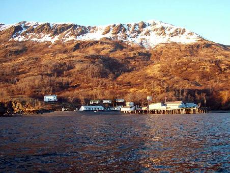 Zachar Bay Lodge im Abendlicht