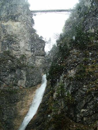 Schneegestöber unter der Marienbrücke