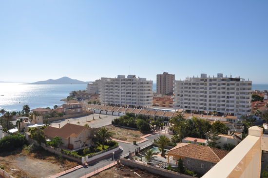 Auf La Mange, km 6,5 von unserem Hotelzimmer auf Lagune und nahegelegenen Häusern... nur ein kleiner Ausschnitt.