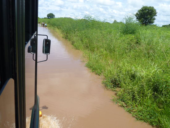 gestern waren das noch Straßen,heute stehen sie fast 1 Meter unter Wasser