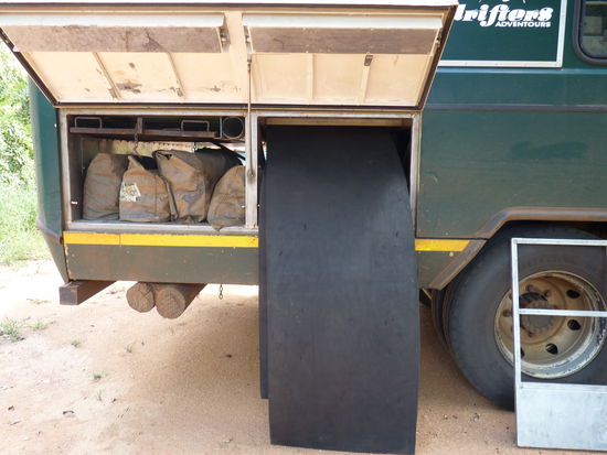 die andere Seite vom Auto   Zelte,  Schlafmatten