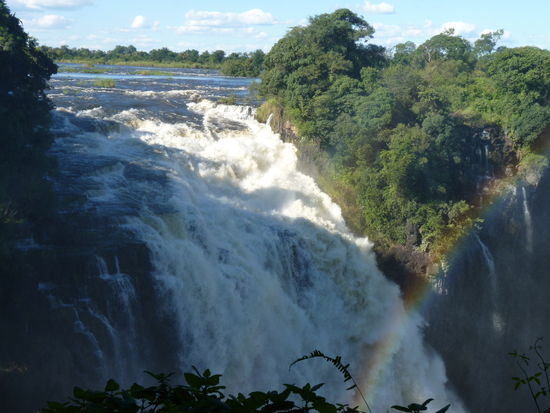 bevor das Wasser in die Tiefe stürzt