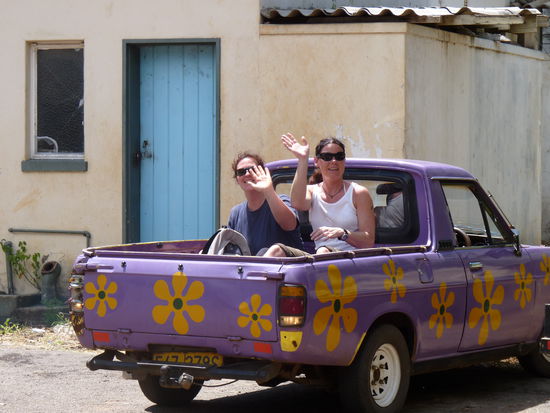 die beide waren zu faul zum laufen und nahmen sich ein Taxi