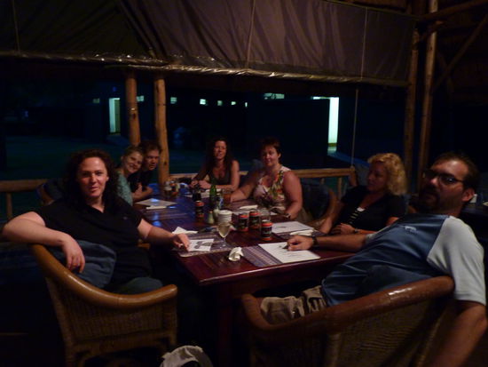 Abendessen   unsere ganze Truppe