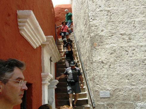 Gruppe im Kloster