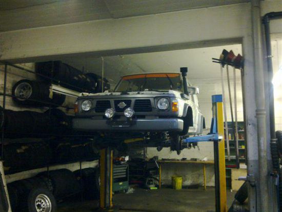Unser Nissan Patrol in der Werkstatt bei Urs