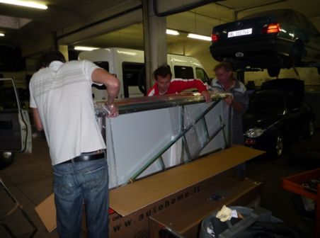 Beide Dachzelte werden ausgepackt und....