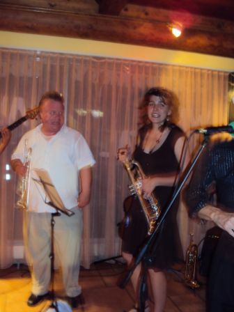 Donata live