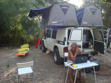 Ich war am Strand sonnenbaden und Urs durfte neue Berichte schreiben auf unserem Campingplatz in Gümbet....
