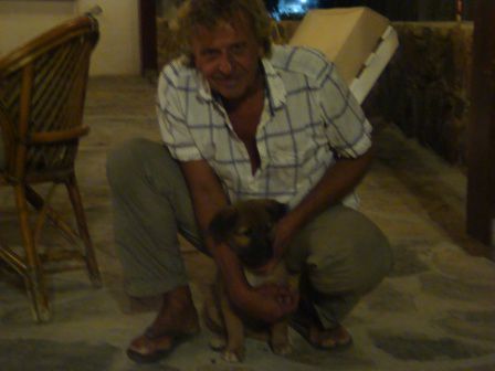 In der Türkei hat es sehr viele "streunende" Hunde und Urs füttert und liebt sie einfach