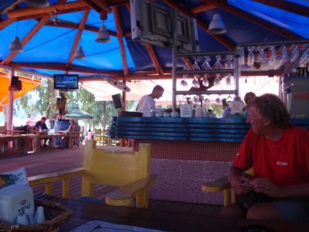 Unsere Beach Bar am Campingplatz. Ab zwölf Uhr Mittags geht hier die Post ab.