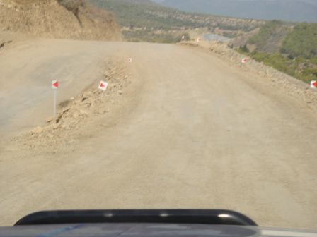 ..auch Spitzkehren und Schotterstrassen sind auf dieser Hauptverkehrsstrasse zwischen Antalya und Adana nicht ungewöhnlich - hat Spass gemacht
