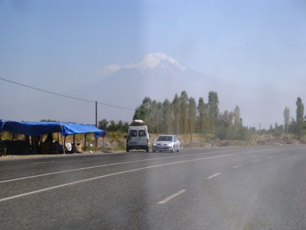 Im Hintergrund der Berg Ararat. Gemäss Murat ist dies der höchste Berg Europas mit 5137 Metern