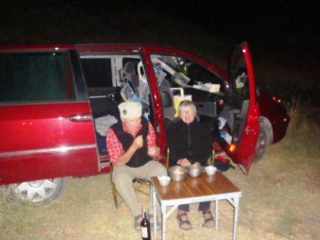 Nochmals Nachbarn für eine Nacht. Das aufgestellte holländische Ehepaar lud uns am nächsten Morgen zu einem frischen Kaffee ein, Danke und Gute Reise!