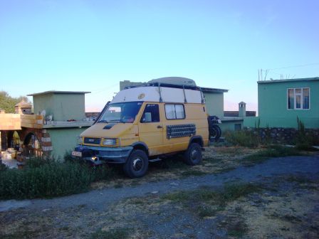 Dies ist der Iveco mit welchem Tom zur Oesterreichischen Hochzeitsgesellschaft dazustoss. Wir haben unsere Erfahrungen ausgetauscht und hoffen, dass wir uns in Nepal wieder treffen werden. Jeder mit seiner eigenen Routenwahl.