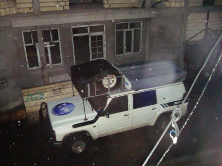 ...und immer wieder ein Blick von unserem Fenster, ob die Neugierigen auch unser Auto in Ruhe lassen