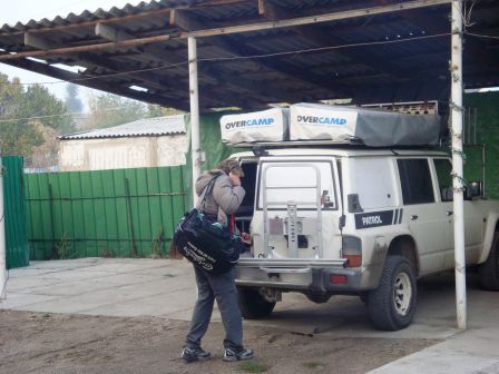 Auf jeden Fall war unser Nissan Patrol an einem gesicherten, abgeschlossenen Ort.