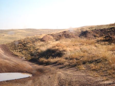 Diese Wasserlachen sind tückisch - wie tief die wohl sein wird? Unser Nissan Patrol bewältigte diese Herausforderung bravourös