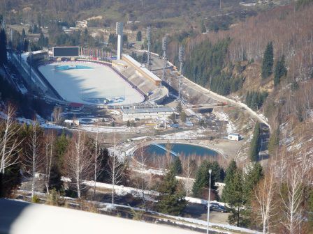 Ausflug in das bekannte Skigebiet, welches circa 30 Km von Almaty entfernt ist. Hier sieht man "the highest ice rink from the world"