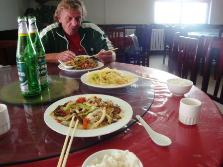 Zur Belohnung gönnten wir uns "Original China food", lecker..
