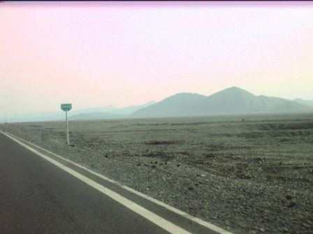 Rechts von uns die Wüste Gobi. Diese Aussicht werden wir jetzt drei Tage lang haben
