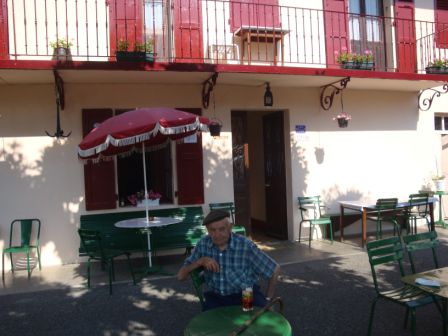 Der Chef von unserem ersten Campingplatz in Annecy (F). 12 €
