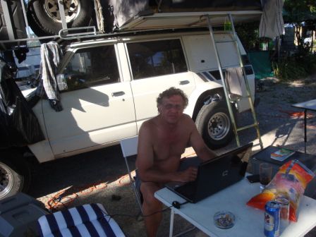 Urs am PC am Bericht schreiben