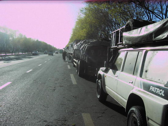 ..zwei Stunden später genau dasselbe passieren wird. Nach sechs Stunden anstehen, hatten wir dann unseren Diesel im Tank und in unseren drei Kanistern
