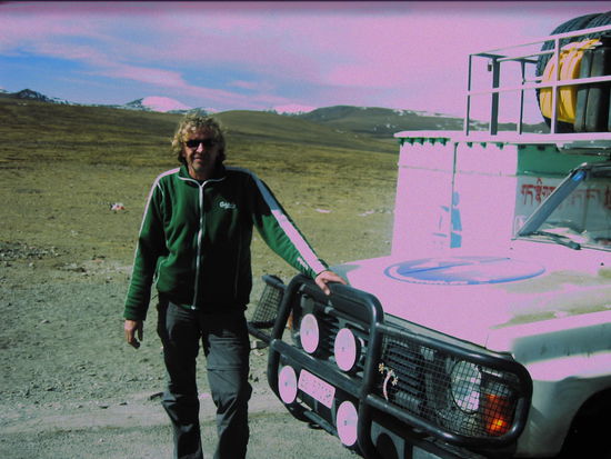 Urs auf 5246 Meter über Meer. Den Fotobetrachter ist sicher aufgefallen, dass wir praktisch immer dieselben Kleider anhaben. Tja, das ist eben alles, was wir noch haben...Aber keine Angst, ab und zu waschen wir unsere Kleider schon noch...