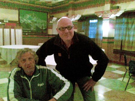 Beim Abendessen in Shelkar traffen wir Kerry und Peter, zwei Australier. Ja, wir konnten eigentlich nicht so viel miteinander sprechen, da Kerry die Höhe gespürt hat. Da sie später auch nach Kathmandu weiterreisen, hoffen wir, dass wir sie dort nochmals auf ein Bier treffen werden. Hi Peter, I read, that you are now crossing the China customs,,,bravo!!We're also thrilled to meet you again!!
