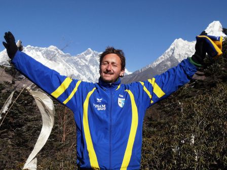 in Tengboche auf 3860.Im Hintergrund Mt.Ev. und Lhotse