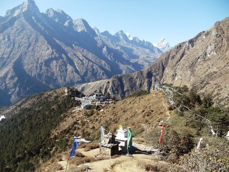 Tengboche mit dem Kloster auf 3860. Nebenan ist unsere Uebernachtungslodge