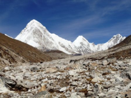 auf dem Weg nach Lobuche auf 4910 Meter.Ab 4000 Meter gabs dann auch hier keine Bäume mehr