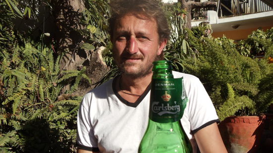 Gruss und Prost aus Kathmandu beim Berichte schreiben. Schöne Festtage und ab jetz gilt: