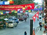 Pubaussicht auf die Lakeside Strasse von Pokhara