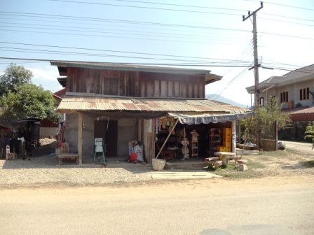 Supermarkt ausserhalb von Viang Vieng