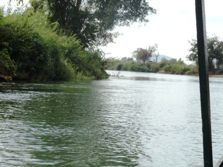 Also ich hätte mich auf diesem riesigen Fluss verfahren. Da kommen so viele Abzweigungen und Buchten. Wir wussten nur, dass es die richtige Richtung war--Flussabwärts nämlich