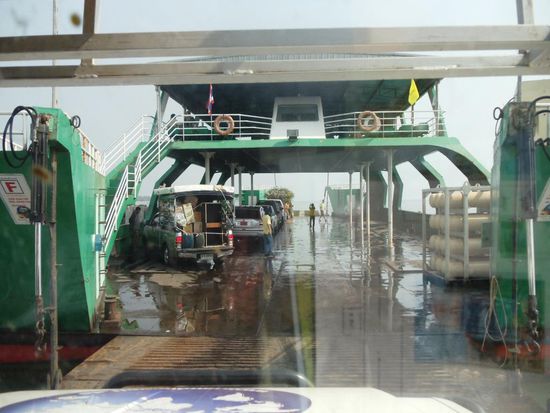 Ab auf die rostige Fähre