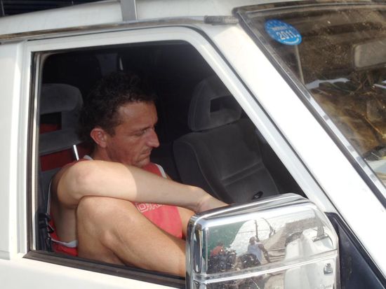 Ich verbrachte die gesamte Ueberfahrt im Auto und programmierte mein Ersatzhandy für Urs.
Da sah ich, dass noch alle Geburtstage auf meinem alten Handy sind. Ich dachte, ich hätte alle verloren. Habe dann auch noch alle Geburtstage auf mein Handy eingeben. Naja, zwei Tage später war dann auch mein Handy weg - alles für die Katz!