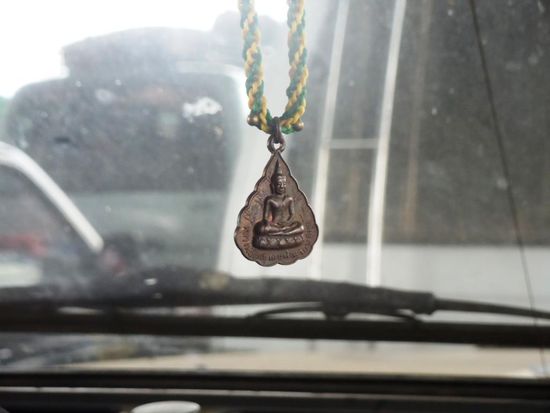 Danke euch Beiden für den Buddha. Er wird uns auf unserer Weiterreise  in unserem Nissan Patrol begleiten, euch in Erinnerung behalten und uns hoffentlich Glück bringen. War easy but also speziell mit Euch