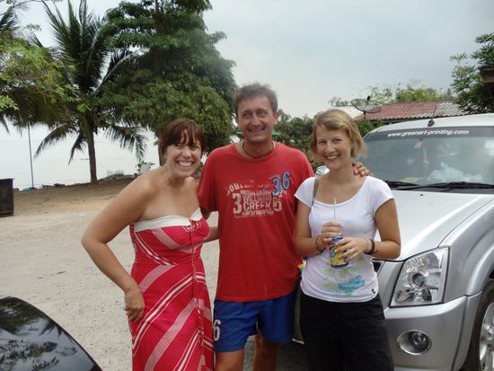 Beim Anstehen zur Fähre zurück aufs Festland trafen wir dann nochmals zwei bekannte Gesichter. Bye, bye and good luck!!