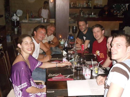 Abends gingen wir zusammen mit Ronny, Karina, Alain, Thomas und Ramona zum "Italiener" in Koh Tao essen