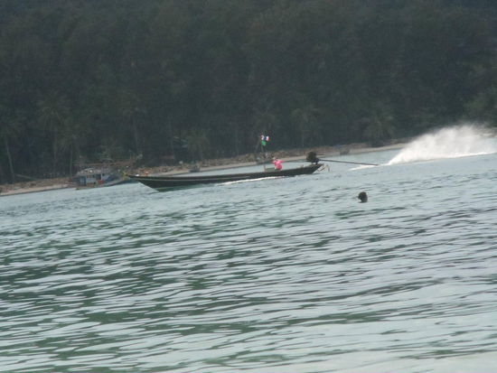 Taxi Boat, mit welchem man an noch abgelegene Straende gebracht wird