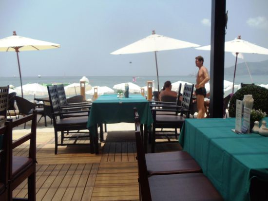 Patong Beach vom Frühstückstisch aus