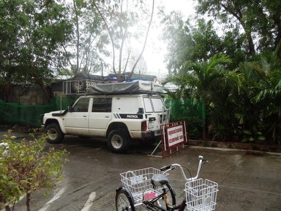 Unser Nissan Patrol vor dem Hotel in Patong
