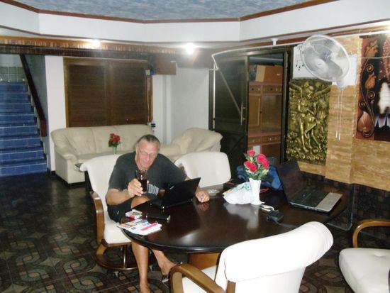 Ja, wir wissen es; einen Tag zu spät, aber wir mussten unser meeting für den Reisebericht auf heute Montag verschieben. Trotzdem; geniesst den Bericht und die Fotos und wir grüssen euch.