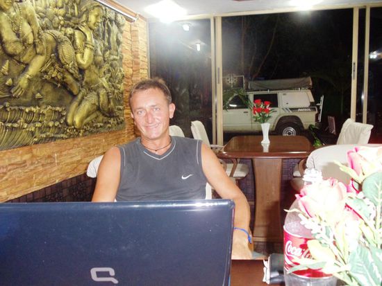 Ach ja, ich gönnte mir wieder mal einen Barber Shop. Wollte eigentlich nur eine Rasur, wurde dann jedoch von der Chefin überredet, die Haare auch schneiden zu lassen. Et voilà! Und es fühlt sich gut an, bei dieser Hitze.