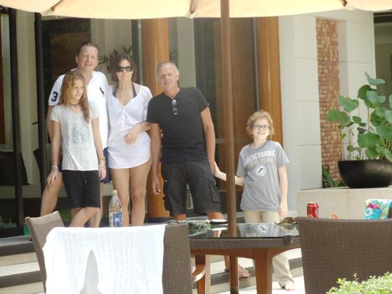 Begrüssungsfoto mit Lara, Christian, Debbi, Urs und Sascha