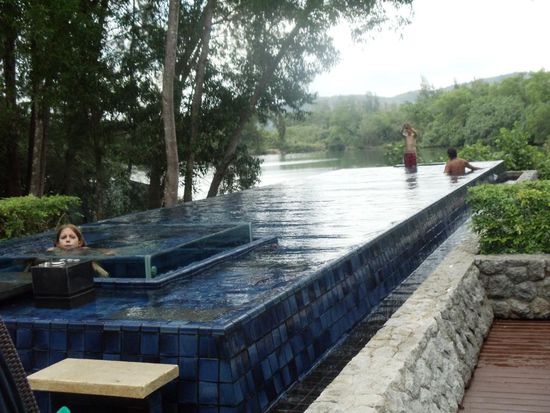 Wann immer es ging, vergnügten wir uns im eigenen Pool bei Marco Polo oder Pablo Picasso spielen...