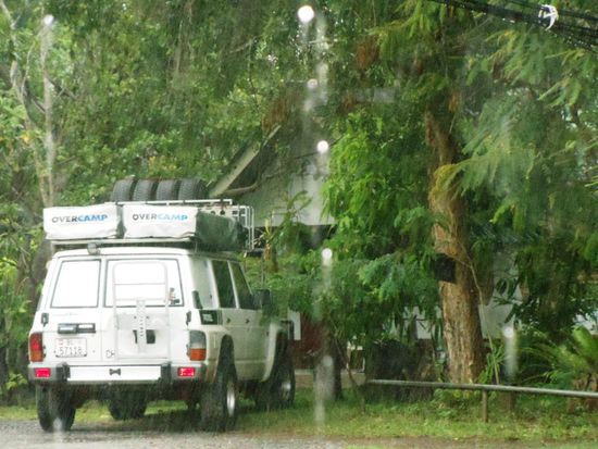 Sicherer Parkplatz vor unserem Bungalow